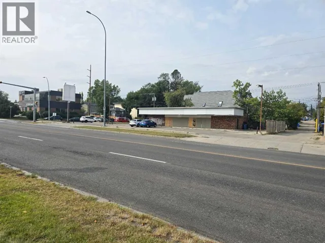 2903 Centre Street NW, Calgary, Alberta T2E2V9