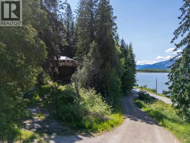 9308 MAIN Street, Kuskanook, British Columbia V0B2C0