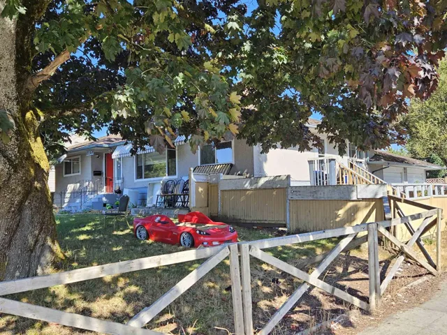 10564 137A STREET, Surrey, British Columbia V3T4J6