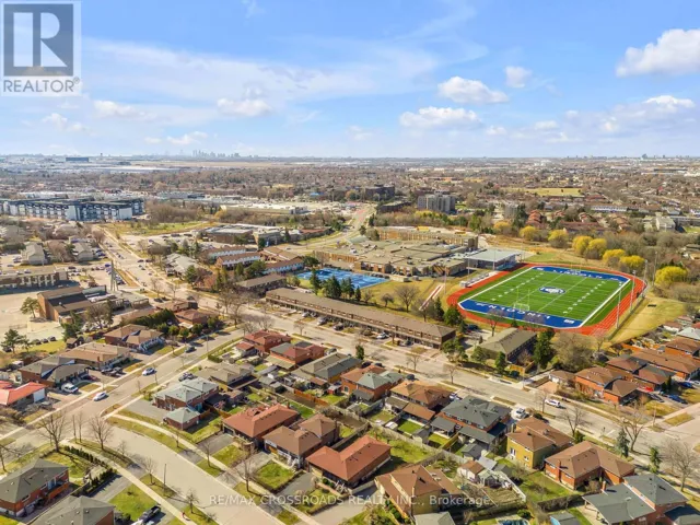 12 - 7450 DARCEL AVENUE, Mississauga (Malton), Ontario L4T2X7