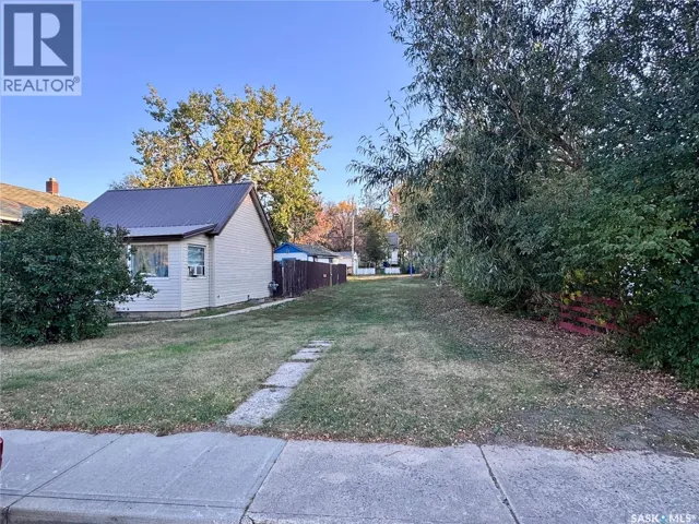 239 Iroquois STREET W, Moose Jaw, Saskatchewan S6H5A8