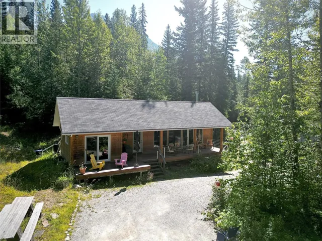 1427 Hartley Road, Golden, British Columbia V0A1H1