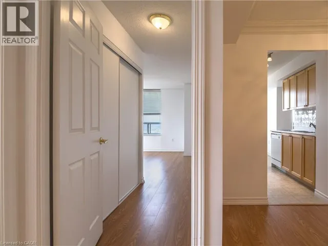 55 STRATHAVEN Road Unit# 1413, Mississauga, Ontario L5R4G9