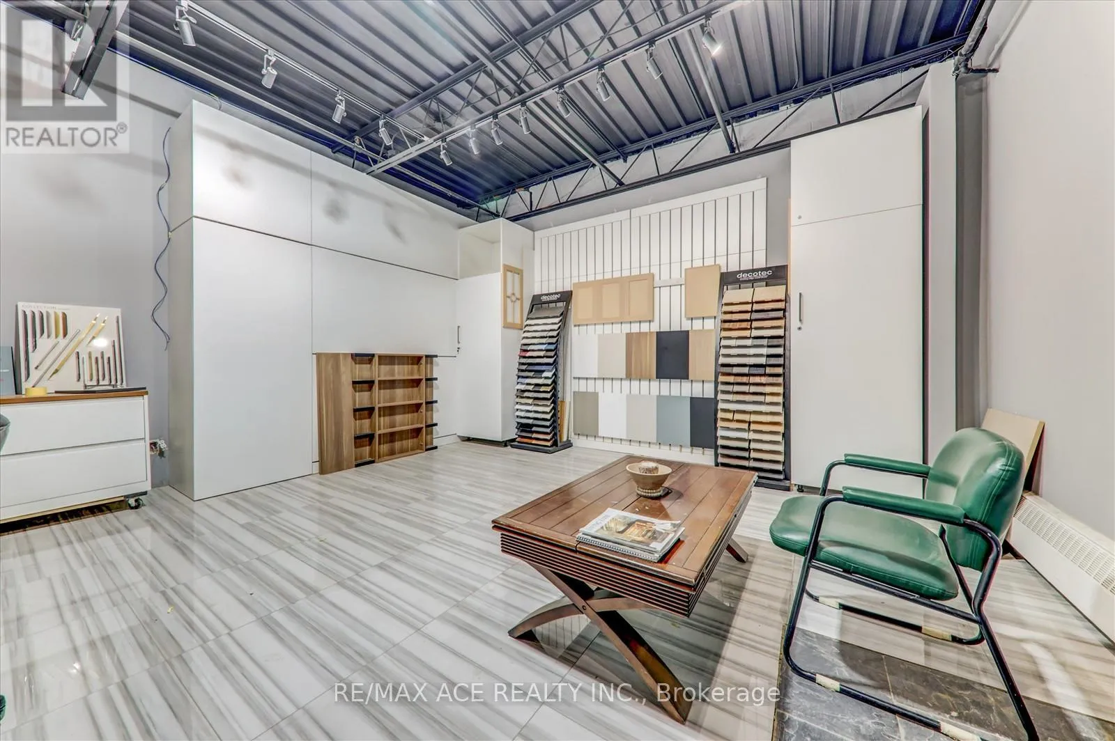 Commercial Sale For Sale
