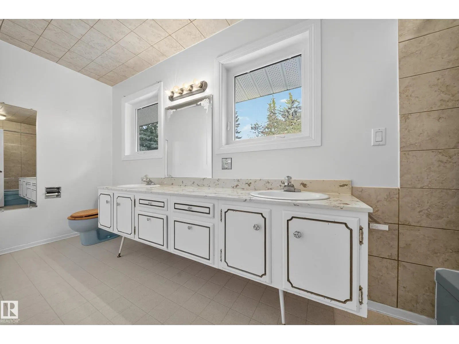 Commercial Sale For Sale