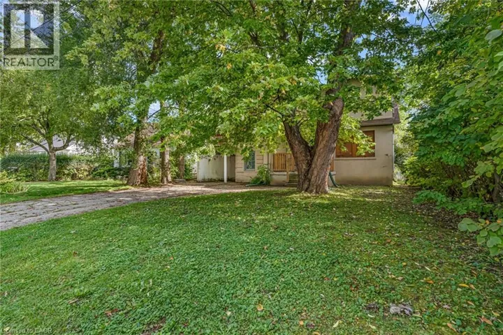 63 MINNEWAWA Road, Mississauga, Ontario L5G1C6