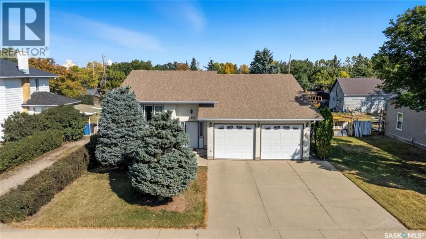 109 1st AVENUE E, Gravelbourg, Saskatchewan S0H1X0