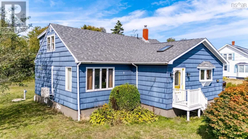 1192 Highway 335 Highway, Middle West Pubnico, Nova Scotia B0W2M0