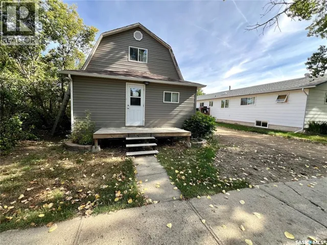 82 3rd AVENUE E, Central Butte, Saskatchewan S0H0T0