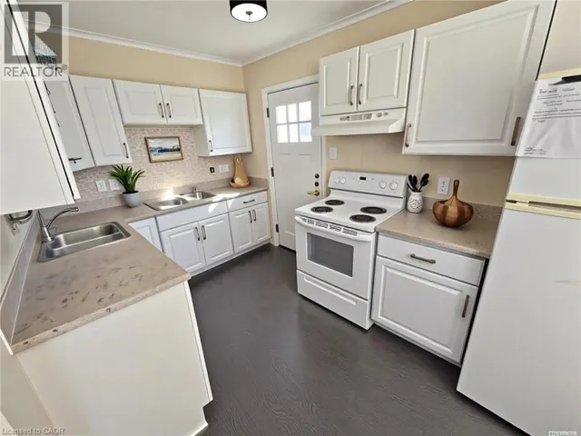 77 BLACKFRIARS Street, London, Ontario N6H1K8