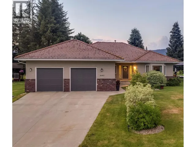 2642 Golf View Place, Blind Bay, British Columbia V0E1H2