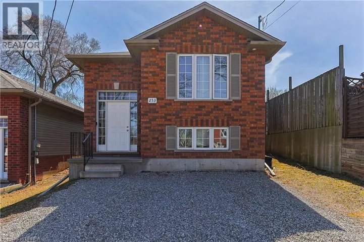 253 WELLINGTON Street, Brantford, Ontario N3S3Z8