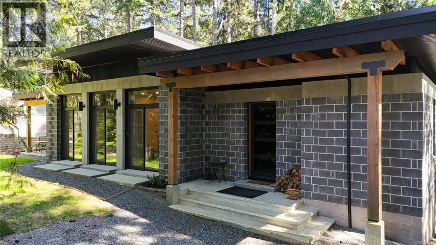 362 Spruce Ave, Gabriola Island, British Columbia V0R1X1