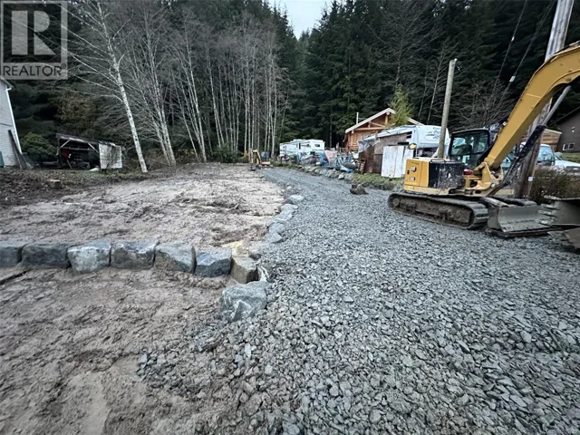 400 Macmillan Dr, Sayward, British Columbia V0P1R0