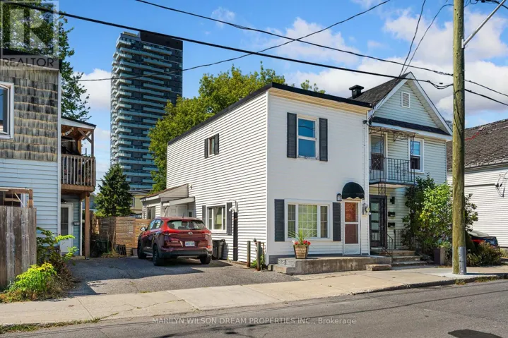 104 CARRUTHERS AVENUE, Ottawa, Ontario K1Y1N5