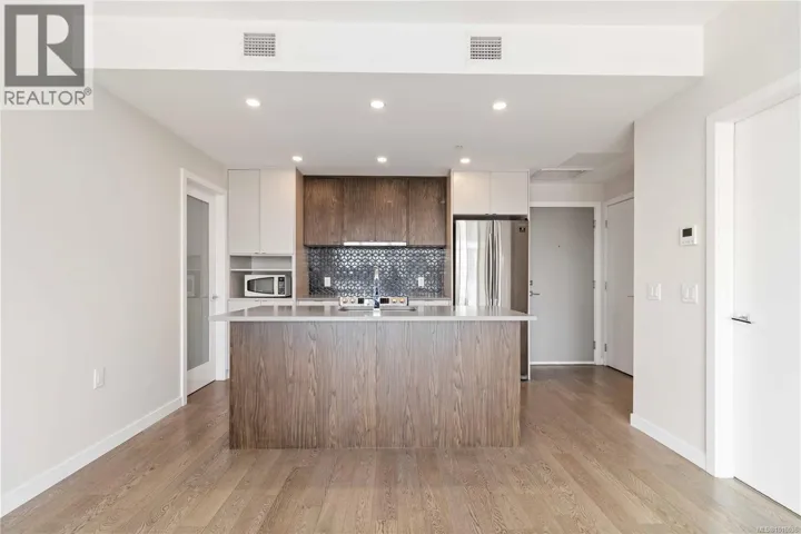 311 881 Short St, Saanich, British Columbia V8P2L3