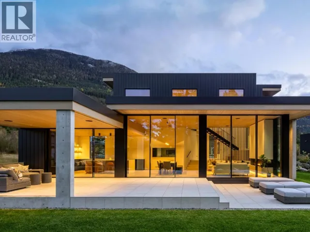 9257 WEDGEMOUNT PLATEAU DRIVE, Whistler, British Columbia V8E1M1