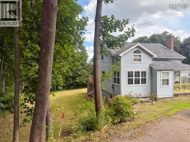 114 Hawthorne Street, Antigonish, Nova Scotia B2G1A9