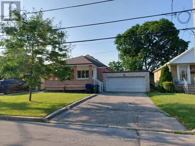 69 WHITLEY AVENUE, Toronto (Downsview-Roding-CFB), Ontario M3K1A1