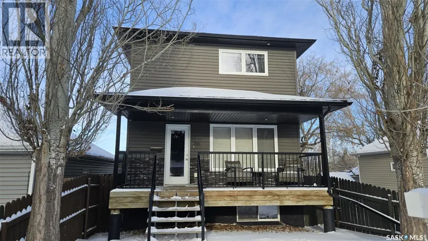 66 Iroquois STREET E, Moose Jaw, Saskatchewan S6H4S8