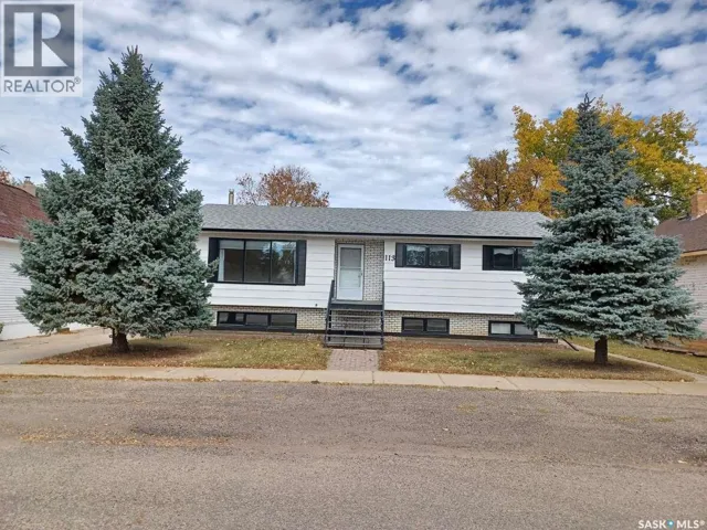 113 5th AVENUE, Gravelbourg, Saskatchewan S0H1X0