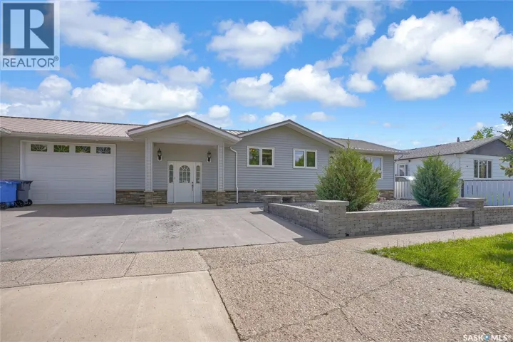 110 3rd AVENUE W, Gravelbourg, Saskatchewan S0H1X0