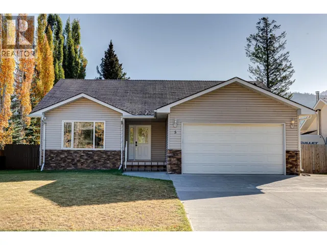 5 CALEDONIA Place, Elkford, British Columbia V0B1H0