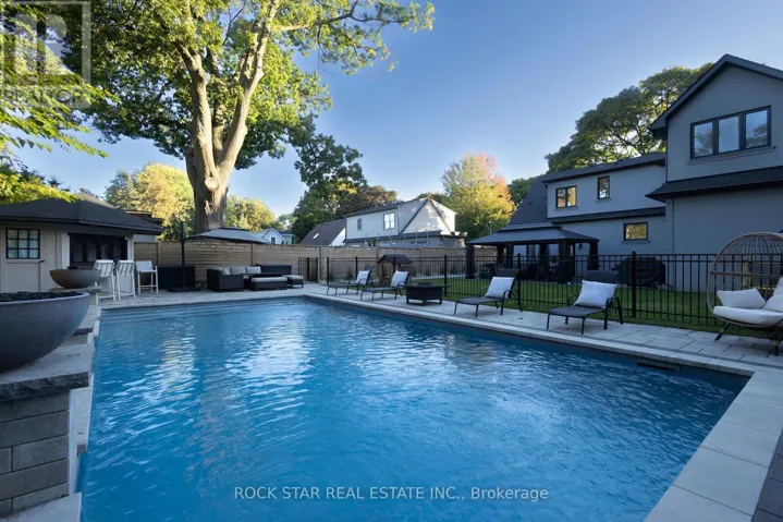 2055 COURTLAND CRESCENT, Mississauga (Lakeview), Ontario L4Y1V1