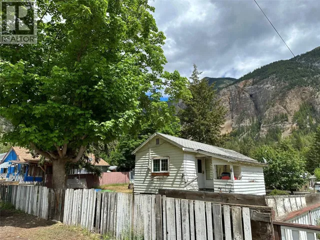 959 Cawston Avenue, Hedley, British Columbia V0K1K0