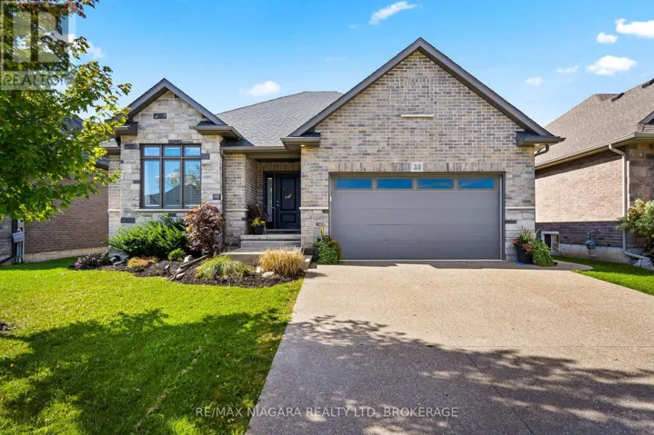 30 RENFIELD STREET, Port Colborne (Sugarloaf), Ontario L3K0A7