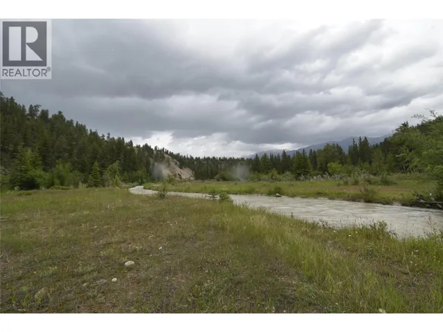 5057 BRADFORD Road, Skookumchuck, British Columbia V0B2E0