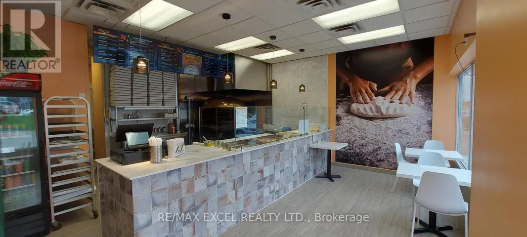 4 - 16700 BAYVIEW AVENUE, Newmarket (Stonehaven-Wyndham), Ontario L3X1W1