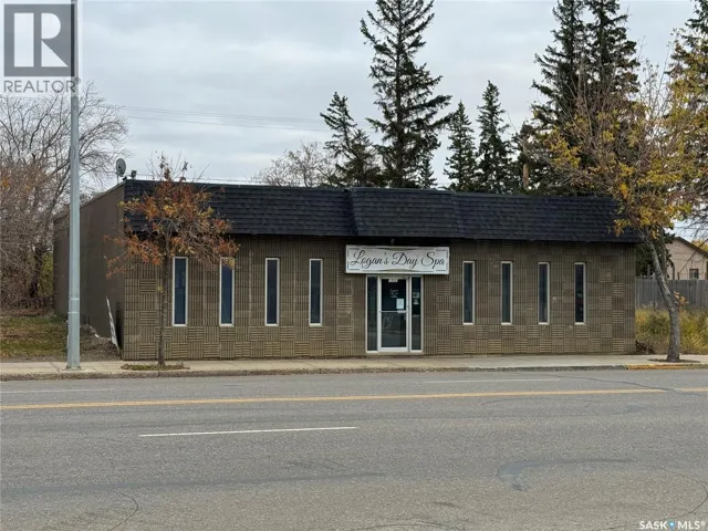 1532 100th STREET, North Battleford, Saskatchewan S9A0W4