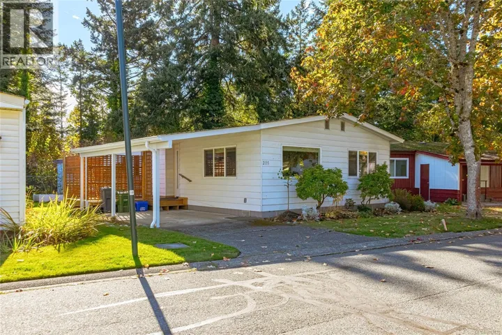 2135 Summergate Blvd, Sidney, British Columbia V8L4K9