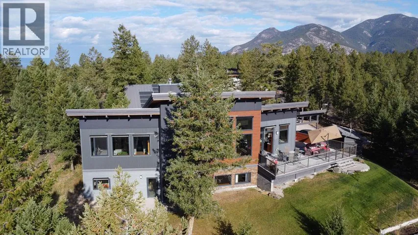 2160 KOOTENAY 3 Road, Windermere, British Columbia V0B2L1