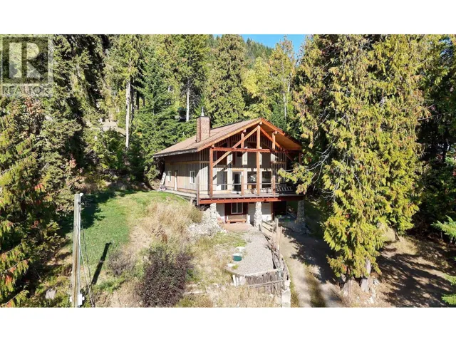 7487 & 7491 Crowfoot Drive Lot# 105 & 106, Anglemont, British Columbia V0E1M8