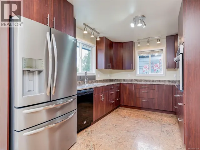 6989 Grant Rd W, Sooke, British Columbia V9Z0P1