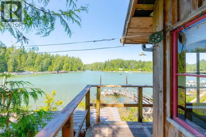 310 Tower Rd, Bamfield, British Columbia V0R1B0