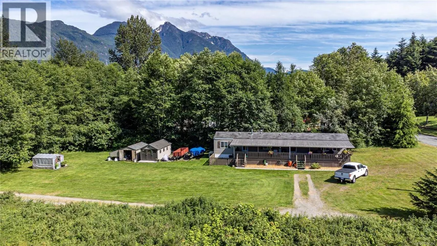 701 Kelsey Way, Sayward, British Columbia V0P1R0