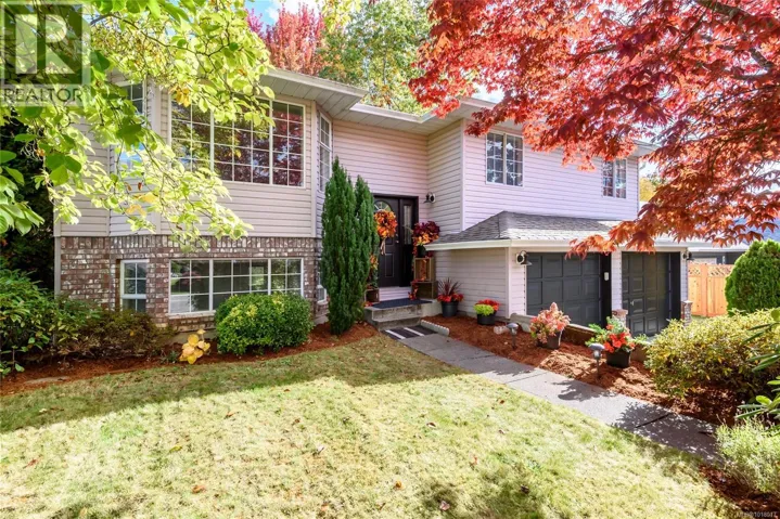 2043 Valley View Dr, Courtenay, British Columbia V9N8M4