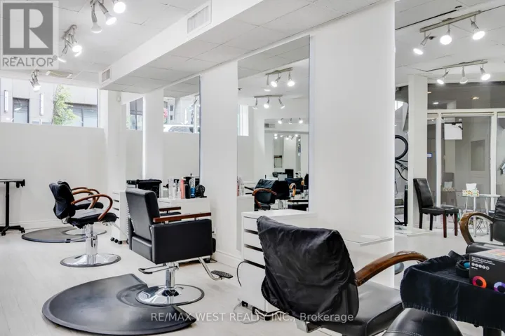 1300 BAY STREET, Toronto (Annex), Ontario M5R3K8