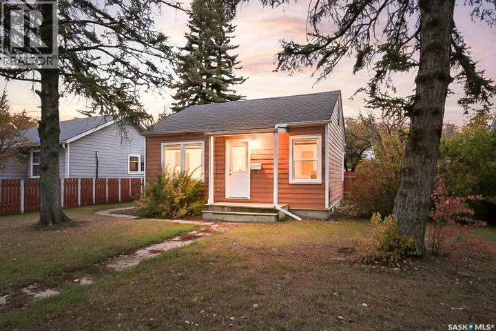826 Athabasca STREET E, Moose Jaw, Saskatchewan S6H0M7