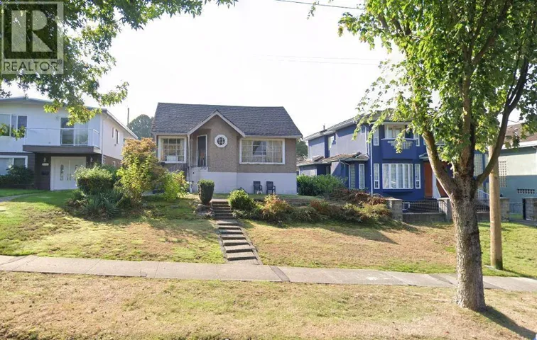 2772 E 5TH AVENUE, Vancouver, British Columbia V5M1N2