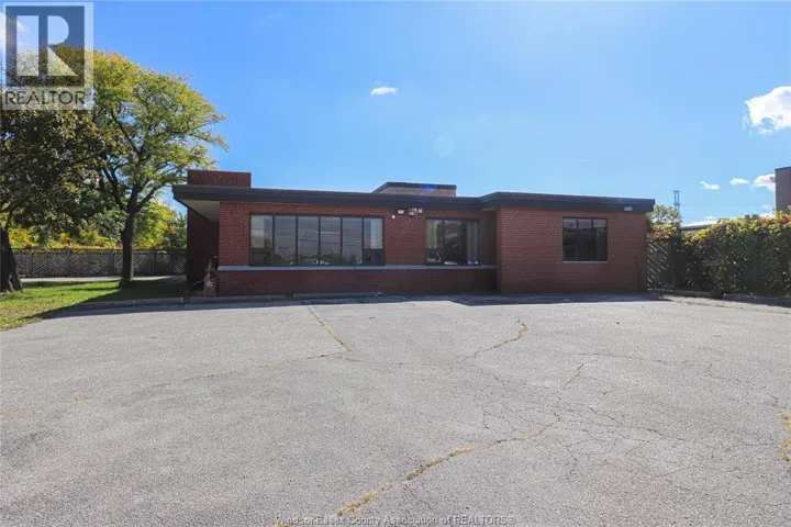 2130 SOUTH PACIFIC AVENUE, Windsor, Ontario N8X2A3