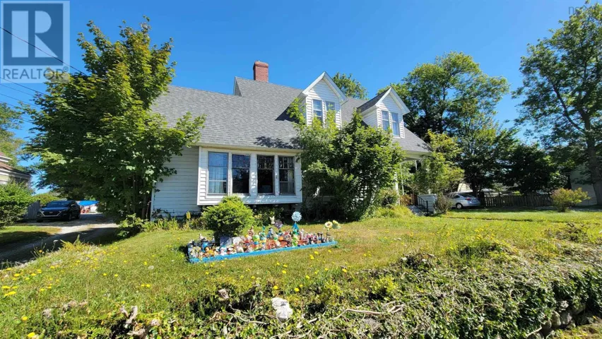 18 Parade Street, Yarmouth, Nova Scotia B5A3A4