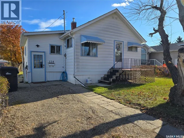 124 10th STREET, Weyburn, Saskatchewan S4H1G9