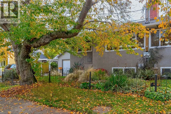 1207 Walnut St, Victoria, British Columbia V8T1N3