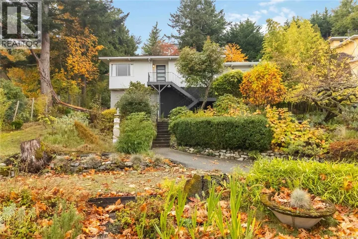 4882 Lochside Dr, Saanich, British Columbia V8Y2E4