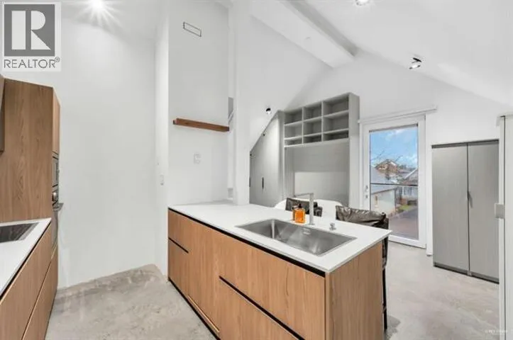 3 829 KEEFER STREET, Vancouver, British Columbia V6A1Y8