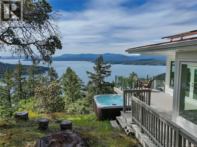 356 East West Rd, Mayne Island, British Columbia V0N2J2